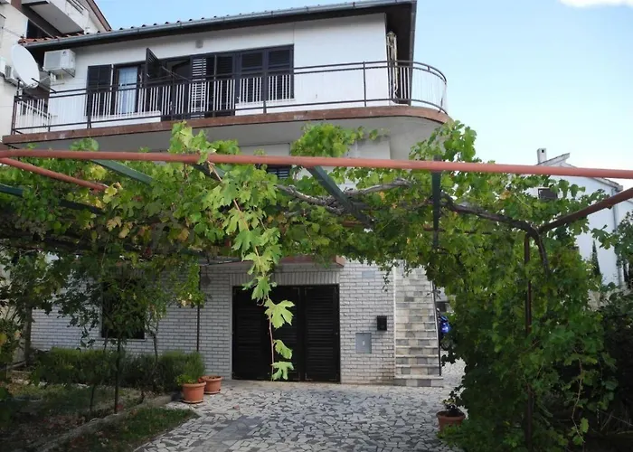 Mit Balkon Und Meerblick By Interhome דירה קריקווניצה